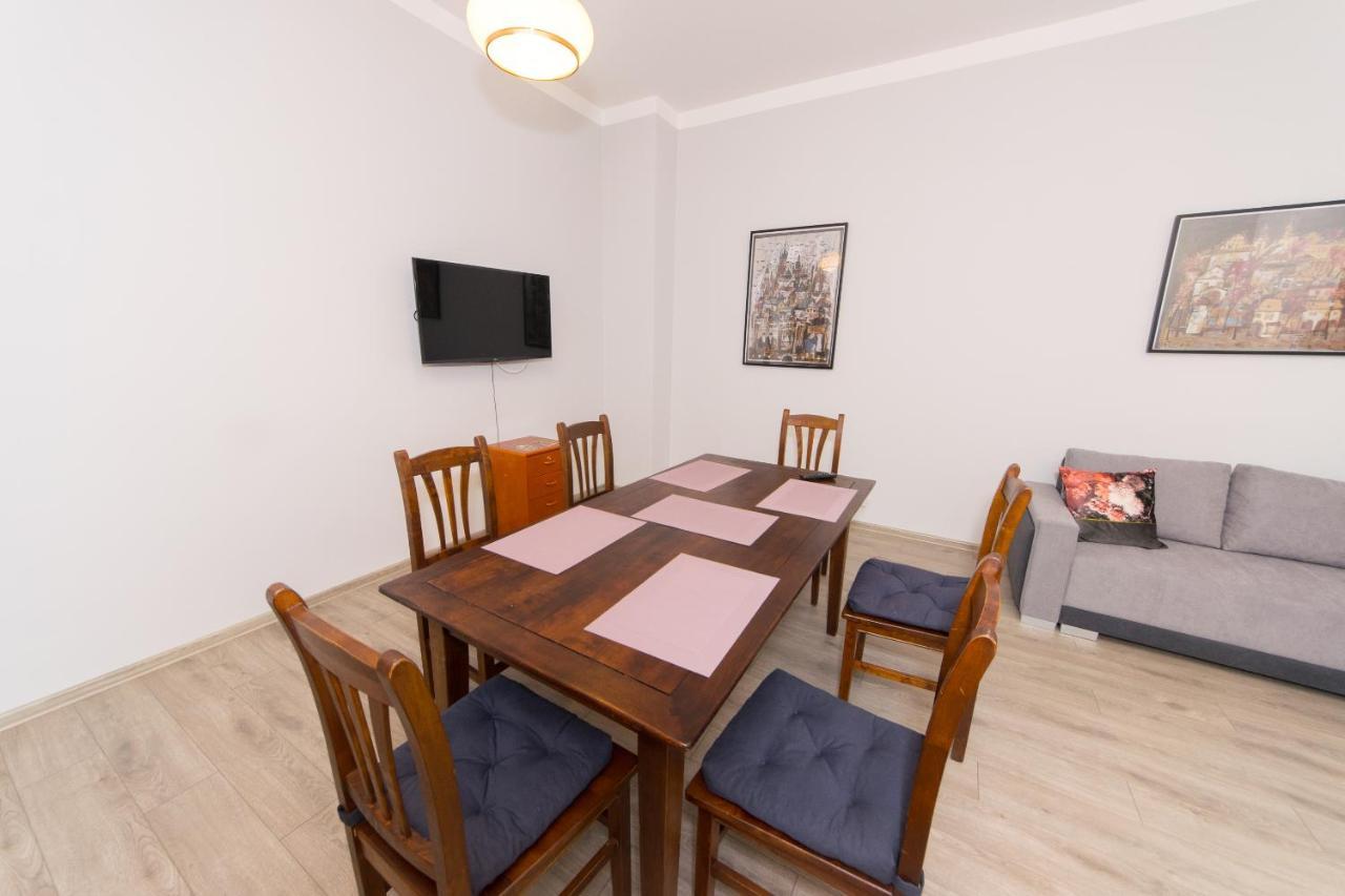 Apartment Location On Main Square P4you Pl