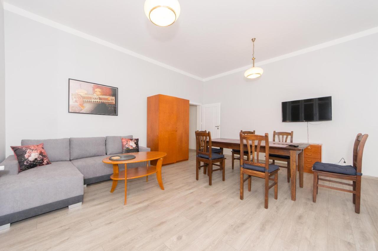 Apartment Location On Main Square P4you Pl